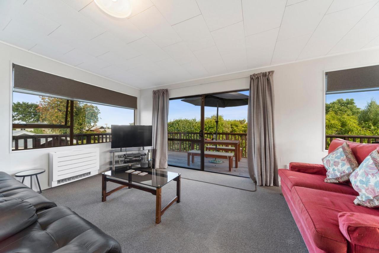 Rainbow Lake House - Lake Taupo Holiday Home Exteriör bild