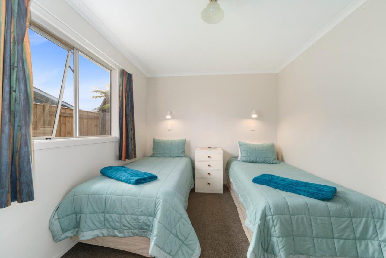 Rainbow Lake House - Lake Taupo Holiday Home Exteriör bild