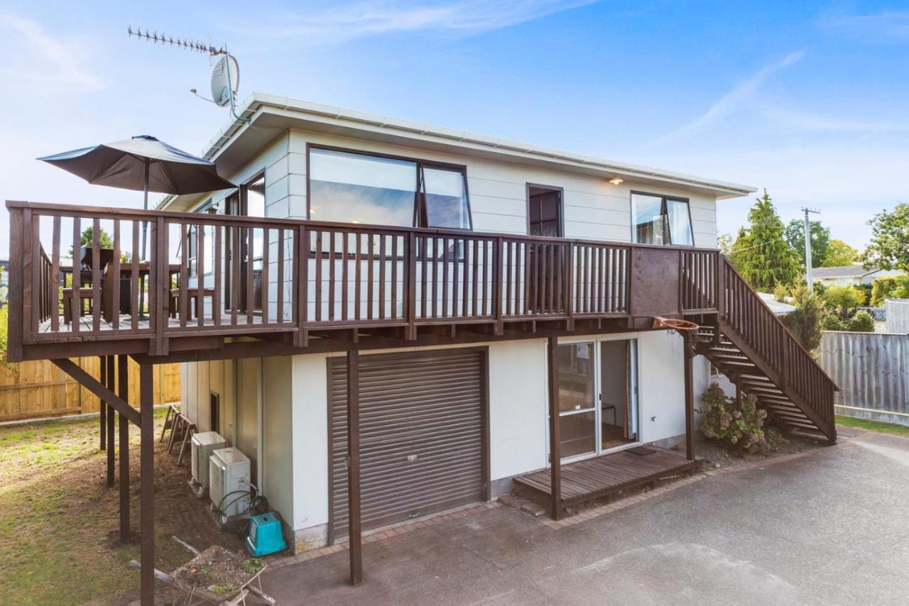 Rainbow Lake House - Lake Taupo Holiday Home Exteriör bild